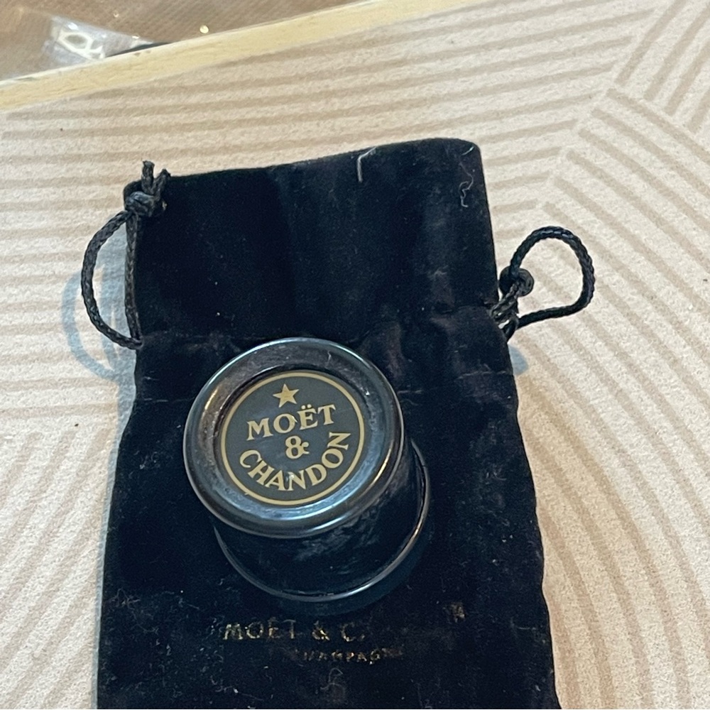 Vintage Moet & Chandon wine champagne bottle stopper & velvet storage bag